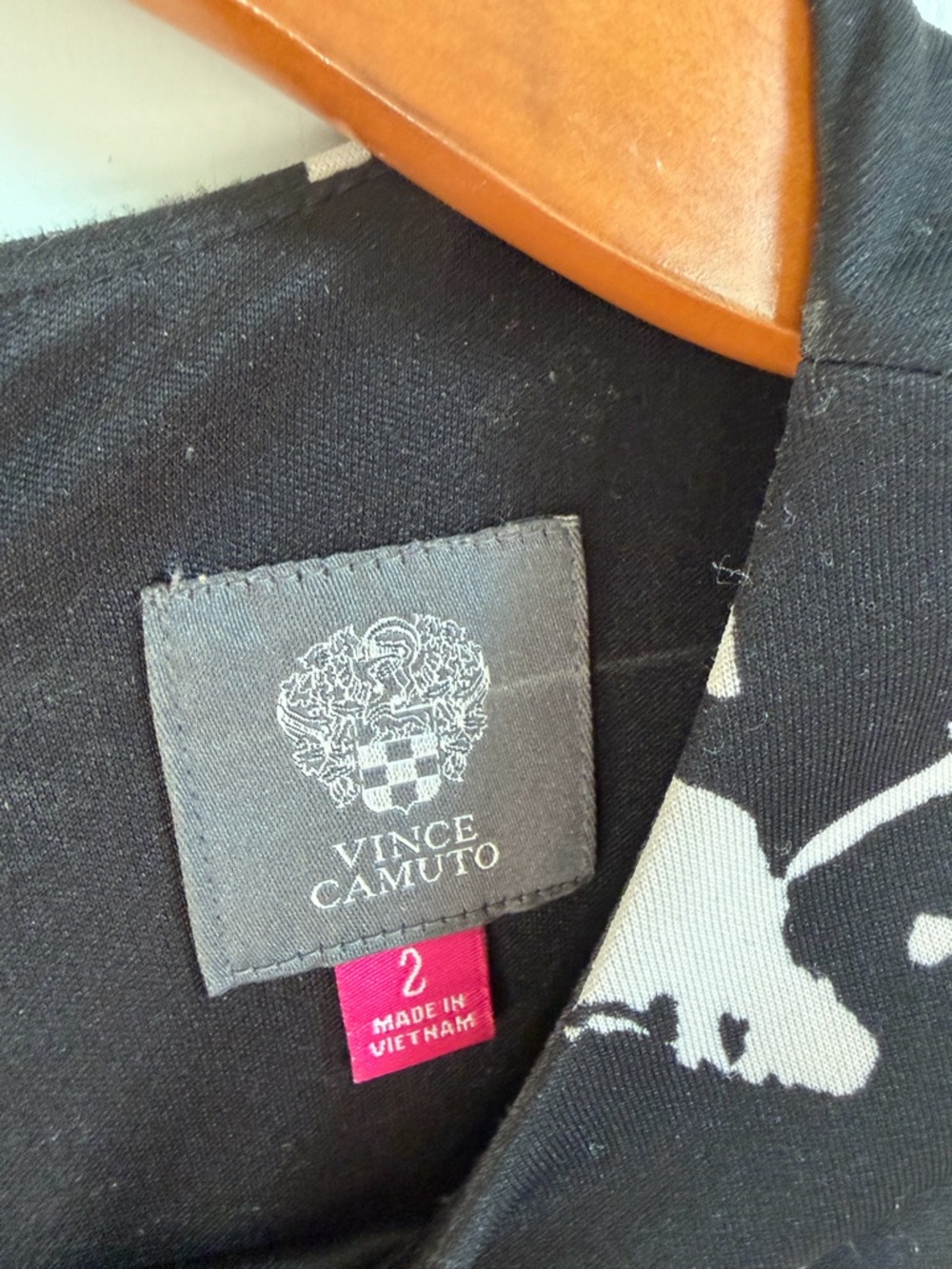 Vince Camuto - 2- Black & White Floral Shift Dress - Picture 4 of 5
